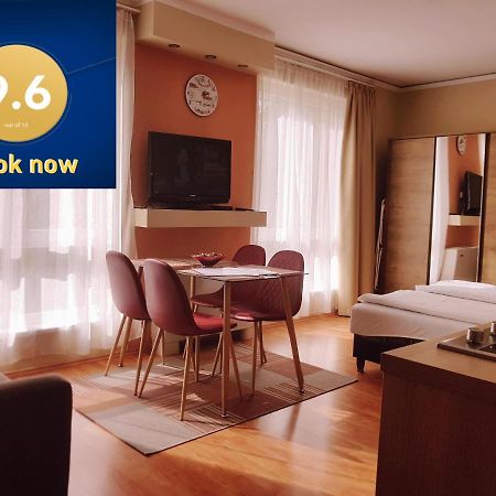 Lola Studio Apartman Hajduszoboszlo Bagian luar foto