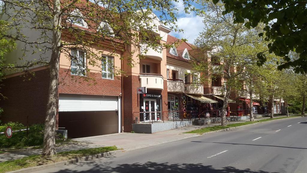 Lola Studio Apartman Hajduszoboszlo Bagian luar foto