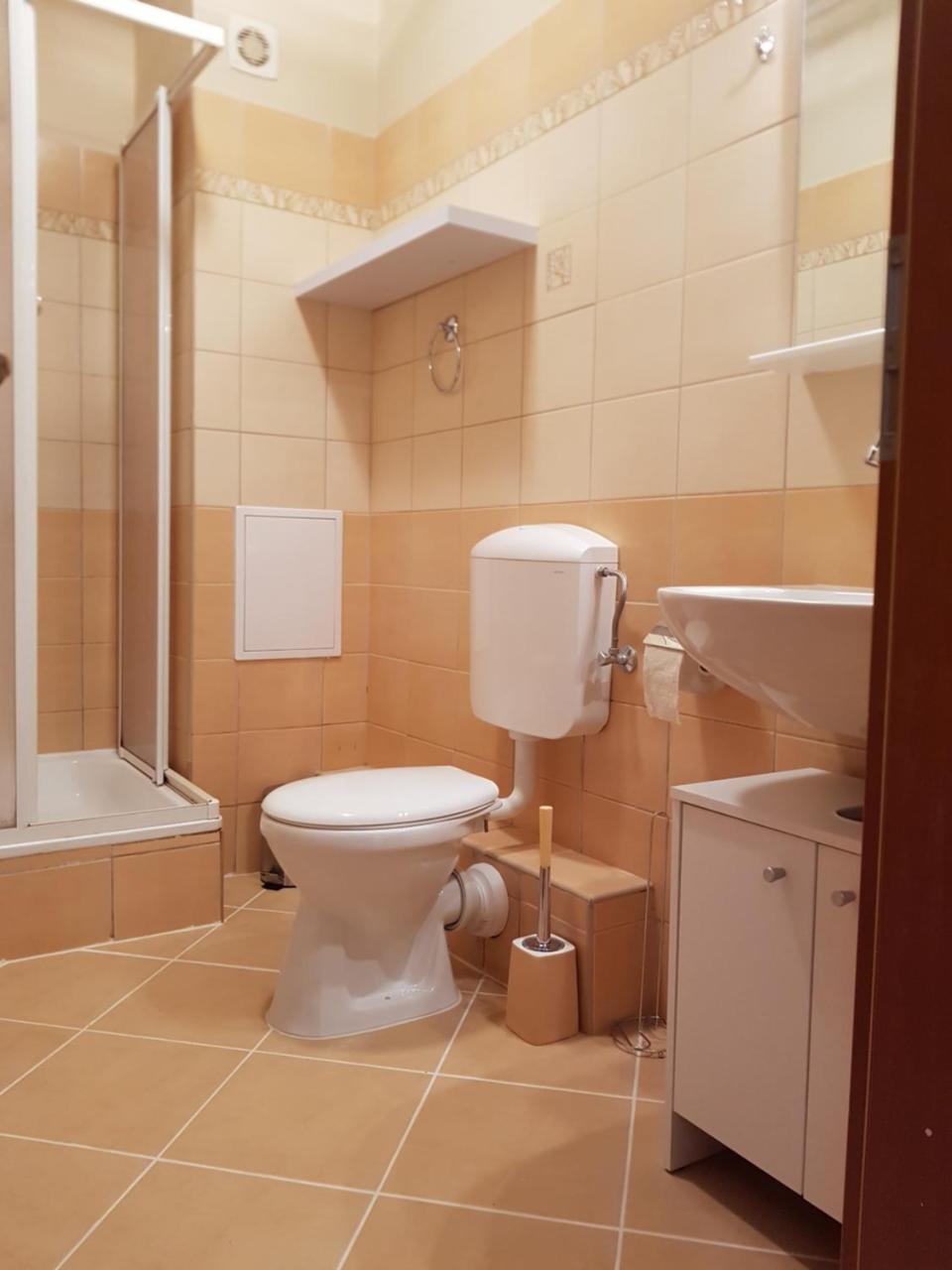 Lola Studio Apartman Hajduszoboszlo Bagian luar foto