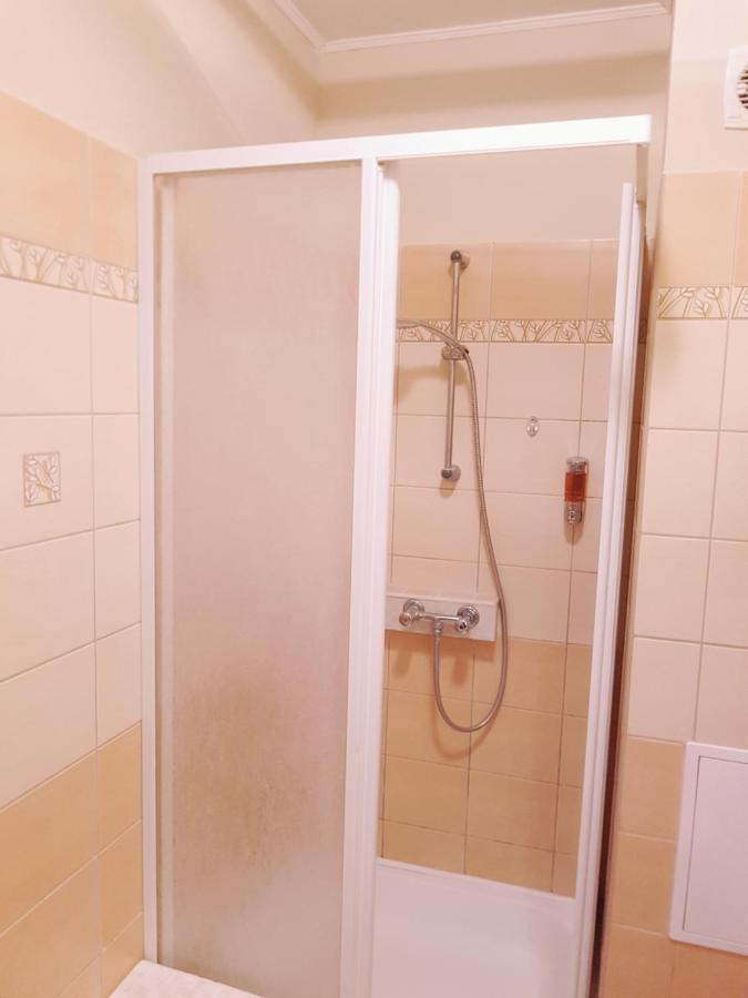 Lola Studio Apartman Hajduszoboszlo Bagian luar foto