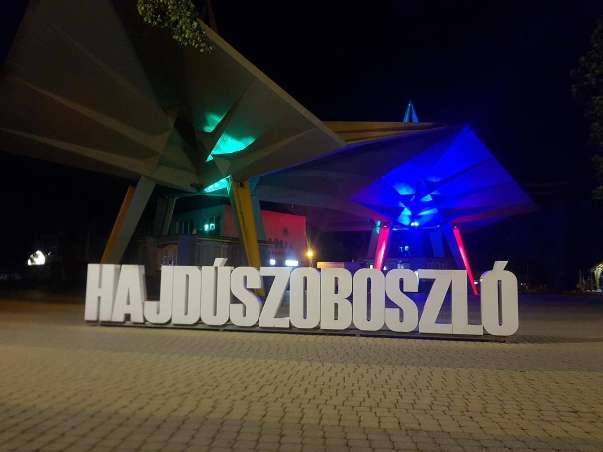 Lola Studio Apartman Hajduszoboszlo Bagian luar foto