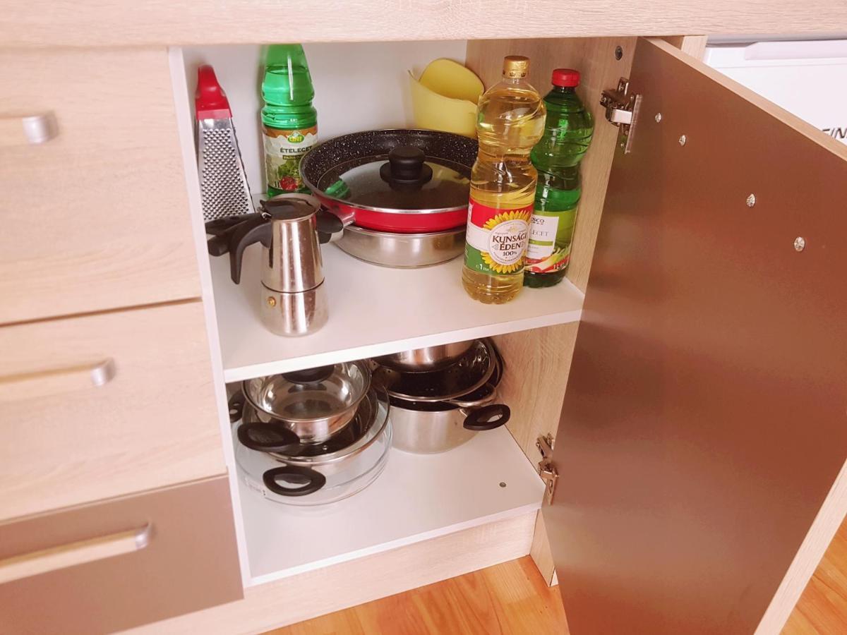Lola Studio Apartman Hajduszoboszlo Bagian luar foto