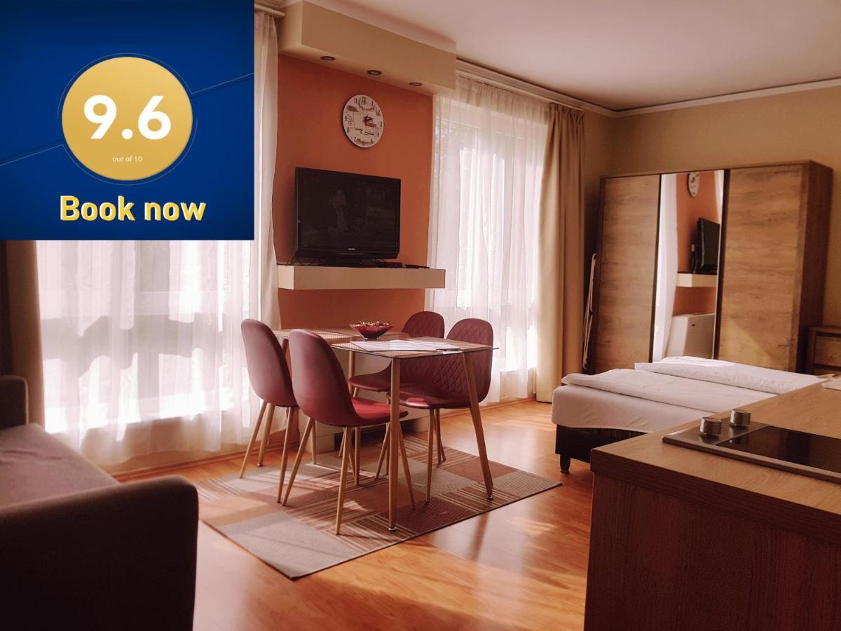Lola Studio Apartman Hajduszoboszlo Bagian luar foto